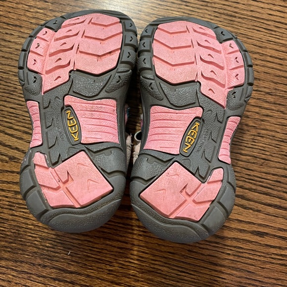 Keen Sandal toddler/9 - Picture 2 of 4